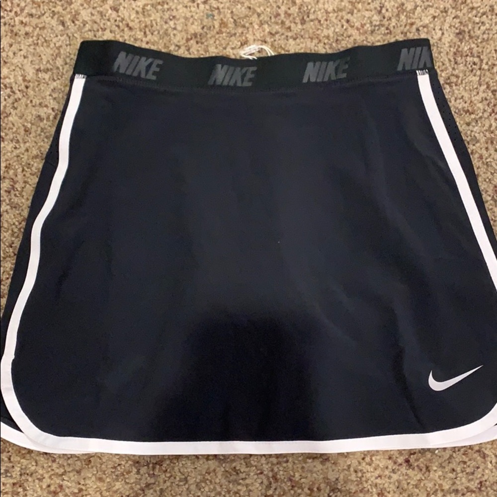 BRAND NEW nike golf/ tennis skirt